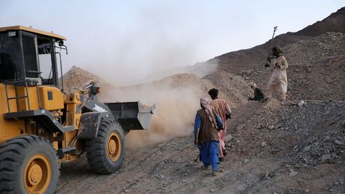 imported-skynews-sudan-gold-mining-miners_7374427.jpg