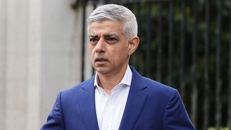 imported-skynews-sadiq-khan-kew-gardens_7245462.jpg