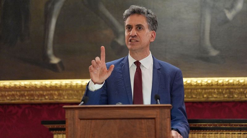 imported-skynews-edward-miliband-reception_7281866.jpg