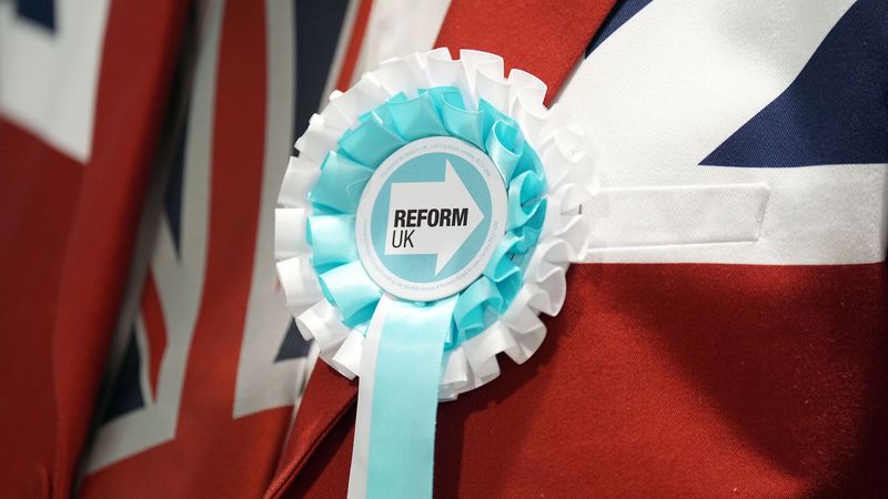 imported-skynews-union-jack-blazer-reform_7242081.jpg