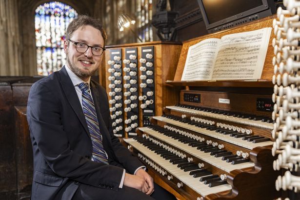imported-0_Harrison-Cole-at-the-organ-by-Leon-Hargreaves.jpg