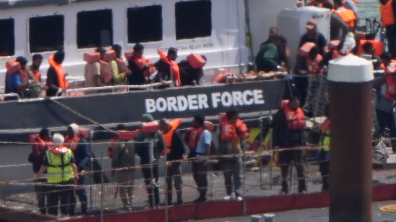 imported-skynews-dover-small-boats-migrants_6979000.jpg