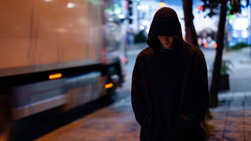 imported-skynews-hooded-teenger-teen-at-night_7251942.jpg