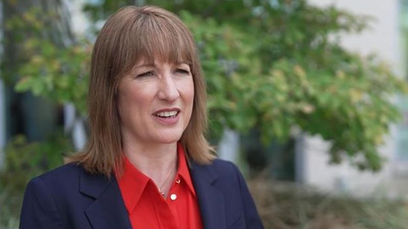 imported-skynews-rachel-reeves-doorstep_6956222.jpg