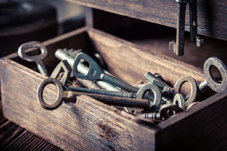 old-keys-in-wooden-box-in-locksmiths-workshop-2022-04-05-20-49-50-utc.jpg