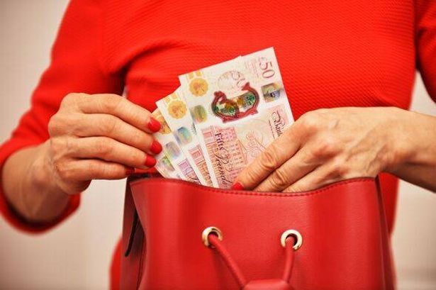 imported-0_Woman-with-Pound-notes-in-red-handbag.jpg
