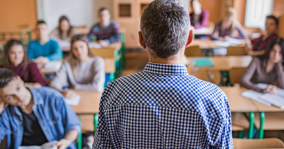 imported-skynews-teacher-classroom-education_5739739.jpg