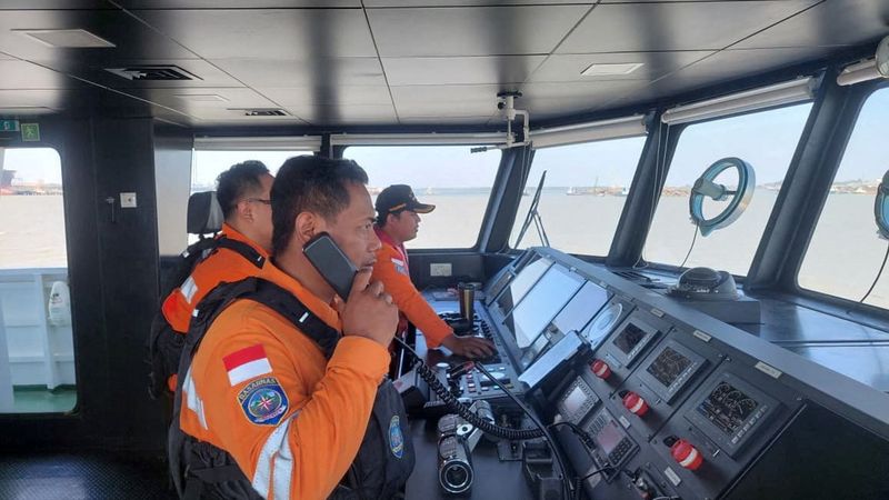 imported-skynews-rescuers-indonesia_7350010.jpg
