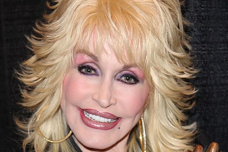 imported-543px-Dolly_Parton_accepting_Liseberg_Applause_Award_2010_portrait_(headshot)-399884.jpg