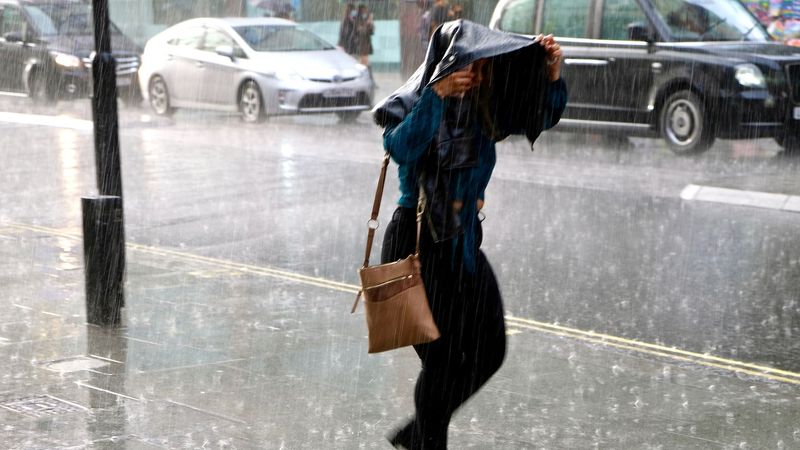 imported-skynews-rain-london_6978526.jpg