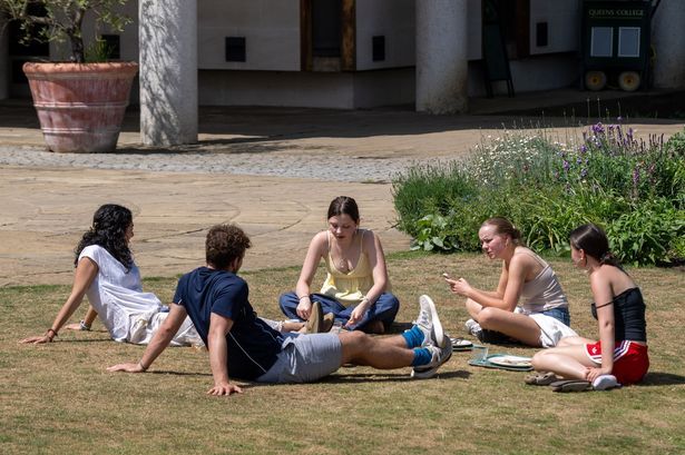imported-2_Punters-soak-up-the-sun-in-Cambridge-this-hot-bank-holiday-weekend.jpg