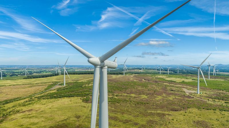 imported-skynews-whitelee-windfarm-windfarm_7304060.jpg