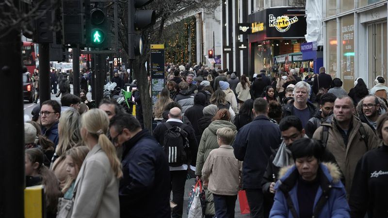 imported-skynews-crowd-population_6977672.jpg