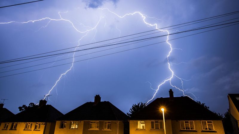 imported-skynews-thunderstorm-lightning_6947685.jpg