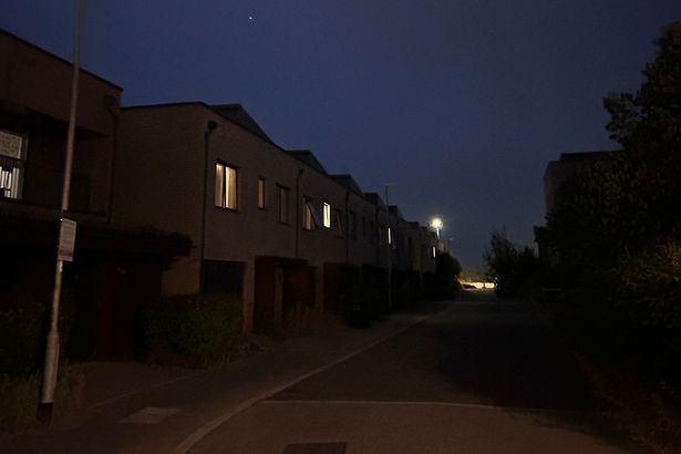 imported-1_Broken-streetlights-on-Glebe-Farm-Trumpington_05JPG.jpg