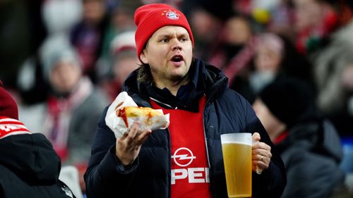 imported-skynews-football-beer_7360109.jpg