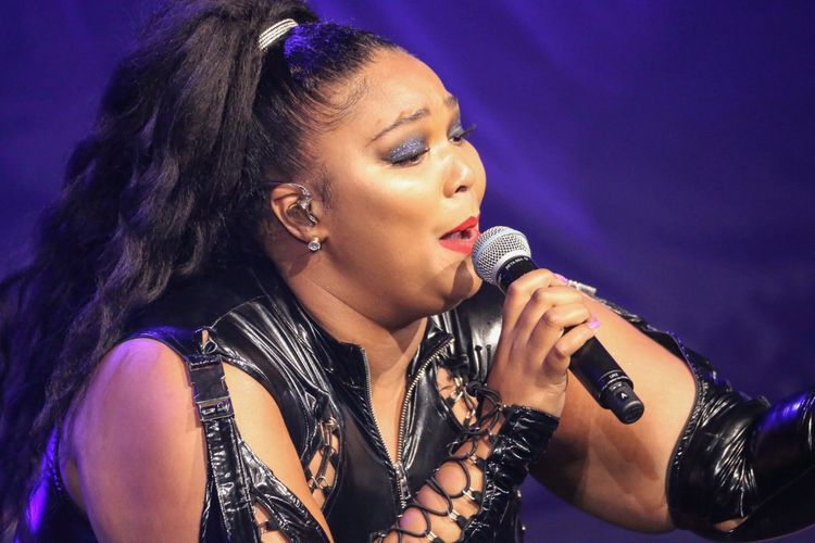 imported-Lizzo_-_Palace_Theatre_-_St._Paul_(27266082587)-20add3.jpg