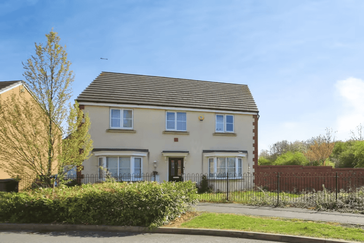 imported-Spacious-four-bedroom-detached-house-in-Peterborough-for-375-000-(aff).png
