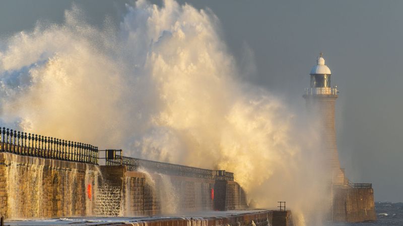 imported-skynews-tynemouth-storm-waves_7337192.jpg