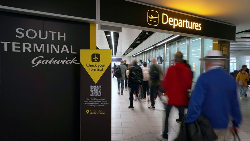imported-skynews-gatwick-airport-flight_5732797.jpg