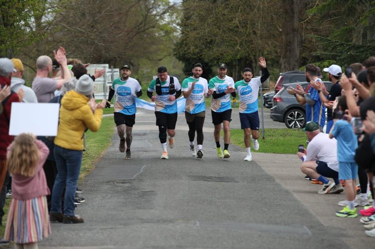 imported-The_Running_Slugs_were_cheered_over_the_finish_line_by_friends_and_family_1778254213-561dec5d9c28a729.jpg