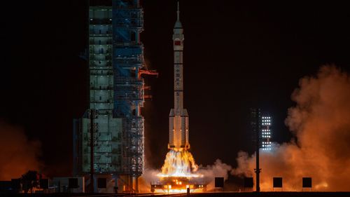 imported-skynews-shenzhou-23-rocket_7257999.jpg