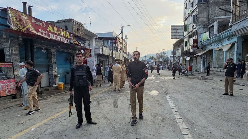 imported-skynews-pakistan-kabal-suicide-bombing_7312464.jpg