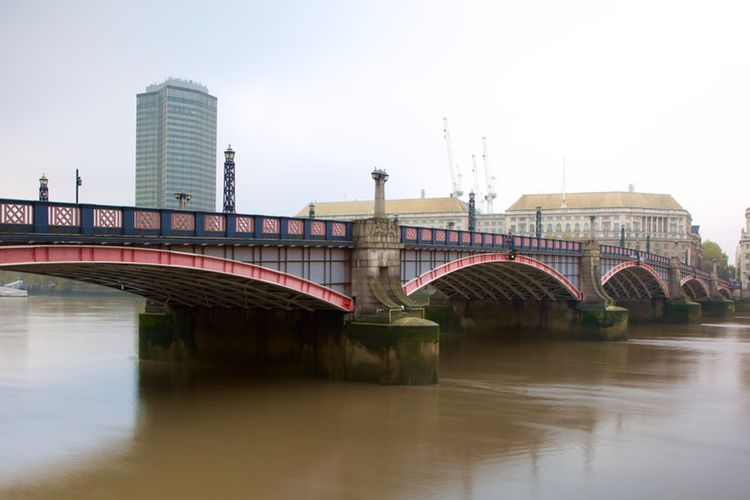 imported-Lambeth-Bridge-166957-44cea9.jpg