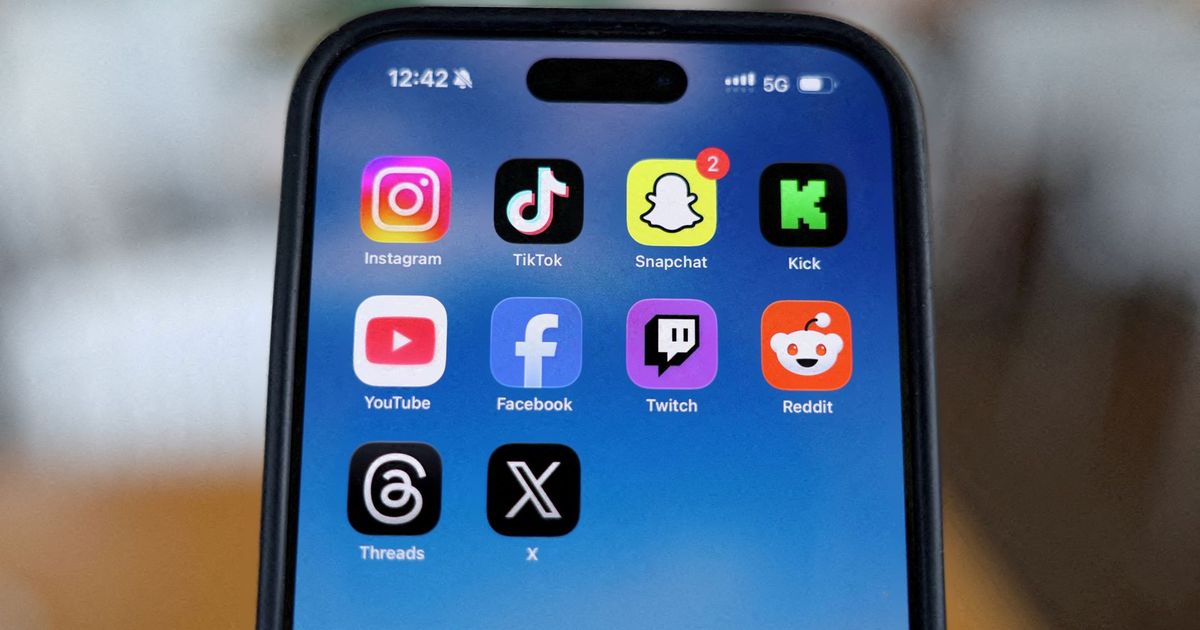 imported-skynews-social-media-phone_7189158.jpg