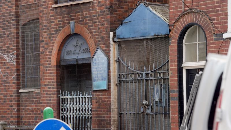 imported-skynews-synagogue-nelson-street_7239620.jpg