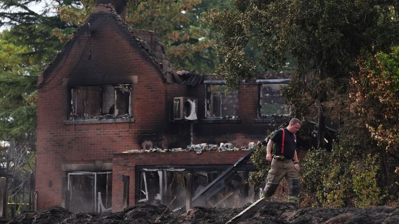 imported-skynews-stourbridge-fire_7322155.jpg