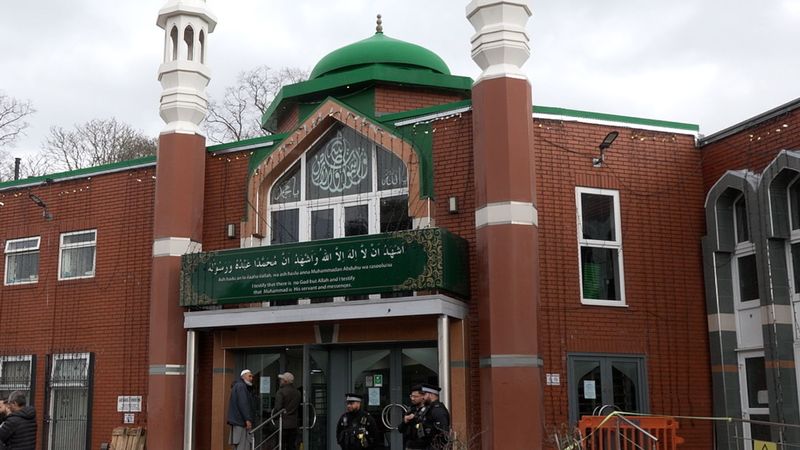 imported-skynews-mosque-manchester_7174804.jpg