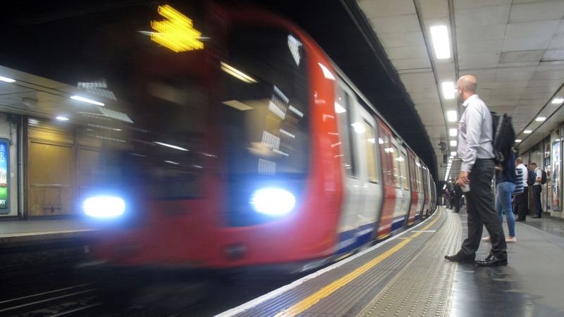 imported-skynews-tube-london-underground_7024175.jpg