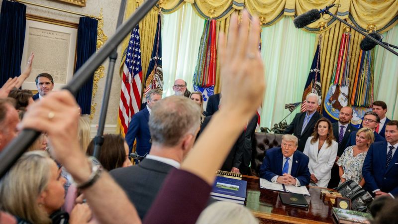 imported-skynews-oval-office-trump-reporters_7356410.jpg