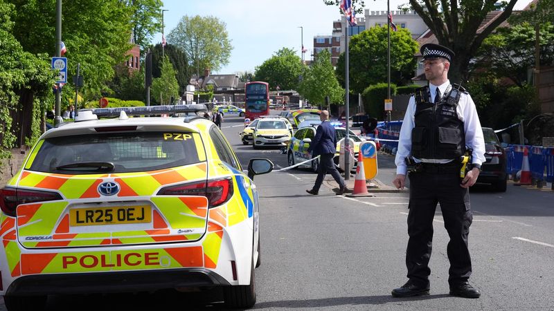 imported-skynews-golders-green-police_7234216.jpg