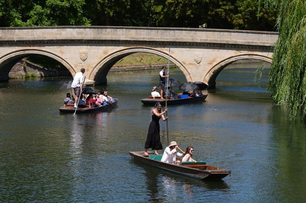 imported-0_People-enjoying-the-warm-weather-while-on-the-River-Cam-in-Cambridge-The-UK-will-enter-its-third-heatwave-in-as-many.jpg