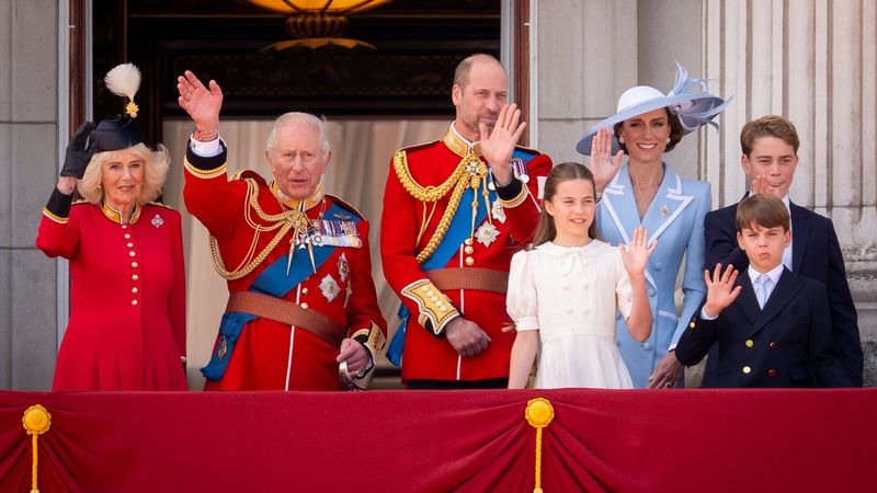 imported-skynews-king-queen-buckingham_7283135.jpg