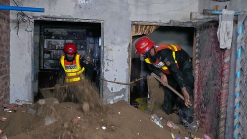 imported-skynews-pakistan-school-collapse_7286780.jpg