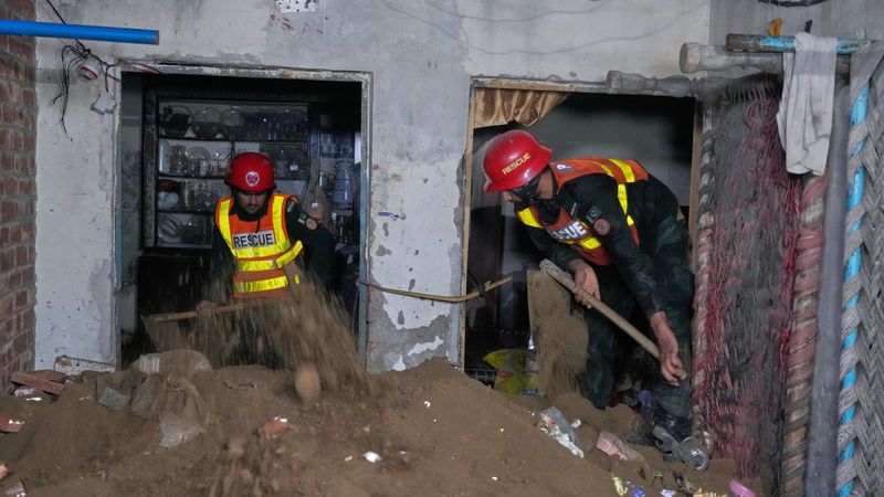 imported-skynews-pakistan-school-collapse_7286780.jpg