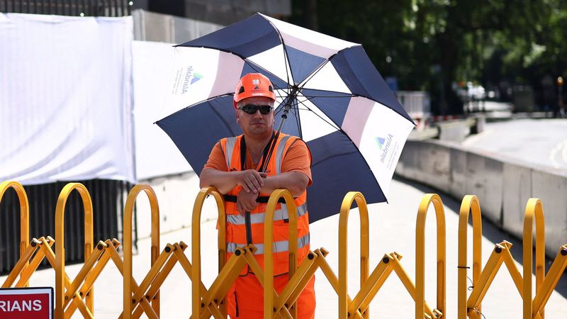 imported-skynews-sun-heatwave-worker_7298096.jpg