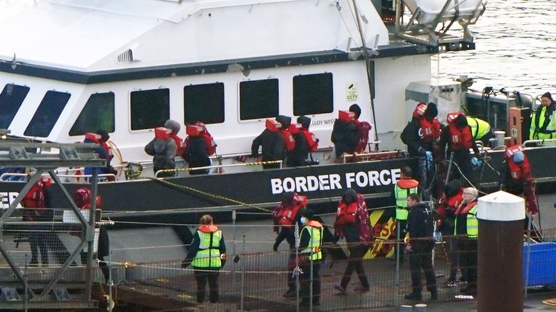imported-skynews-kent-dover-migrants_7261008.jpg
