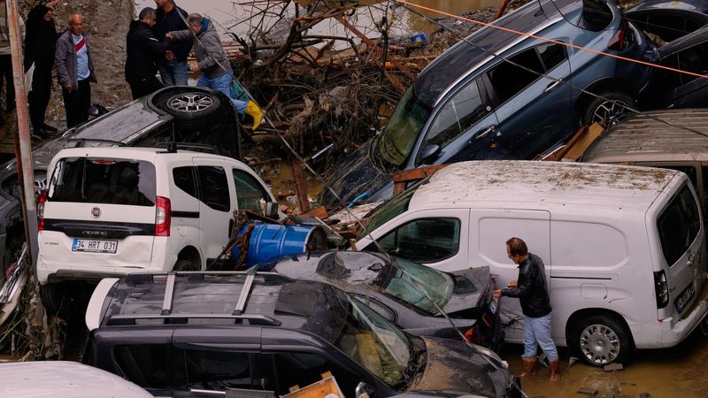 imported-skynews-istanbul-floods-turkey_7378455.jpg