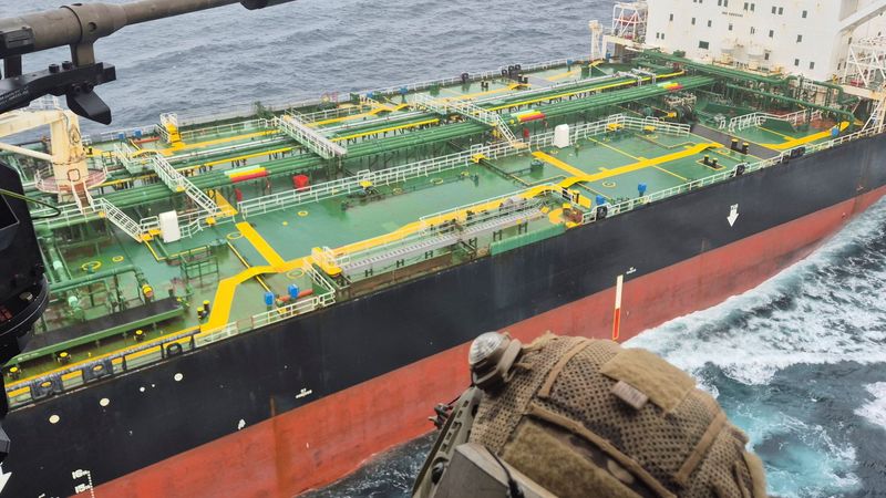 imported-skynews-oil-tanker-russia-navy_7262646.jpg