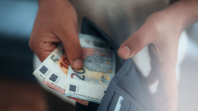 imported-skynews-euros-money_7308518.jpg