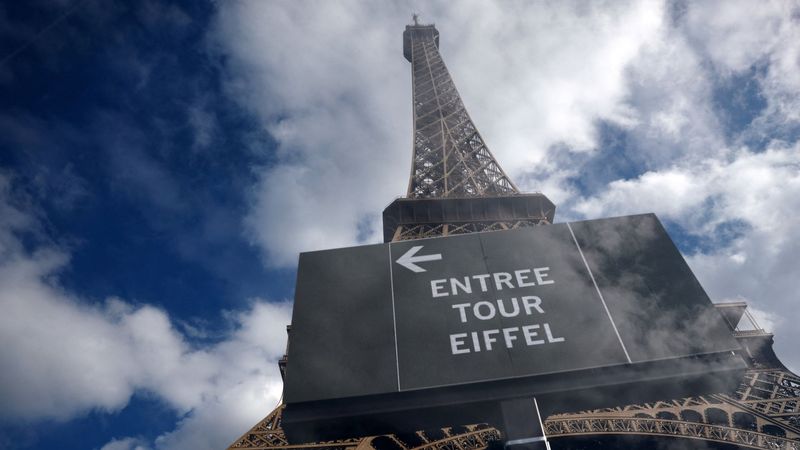 imported-skynews-eiffel-tower-paris_7344795.jpg