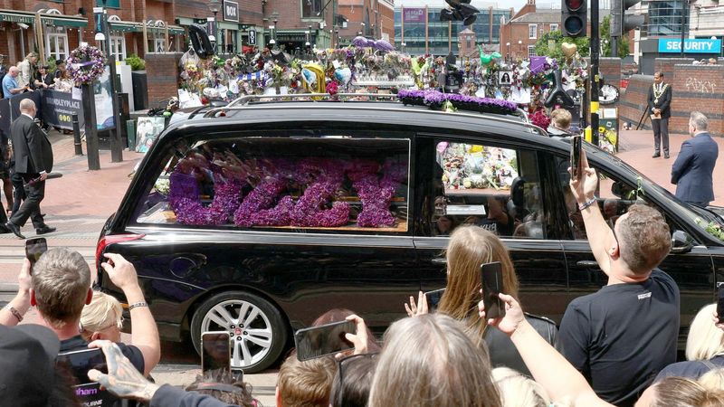 imported-skynews-ozzy-osbourne-funeral_6977972.jpg