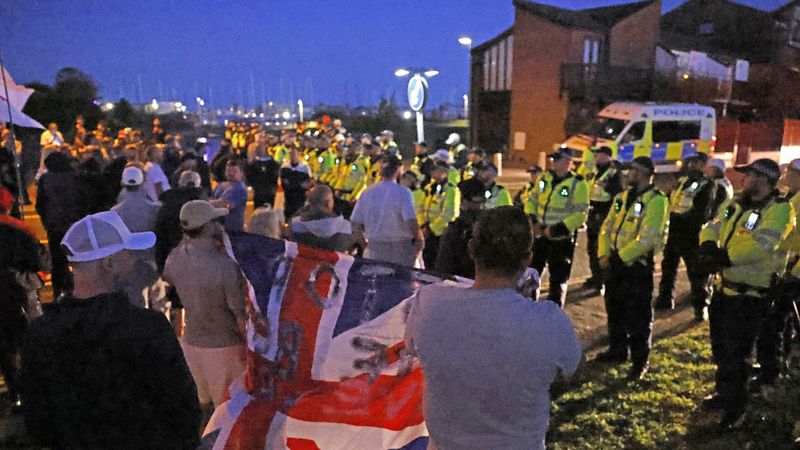 imported-skynews-migrants-gosport_7368446.jpg