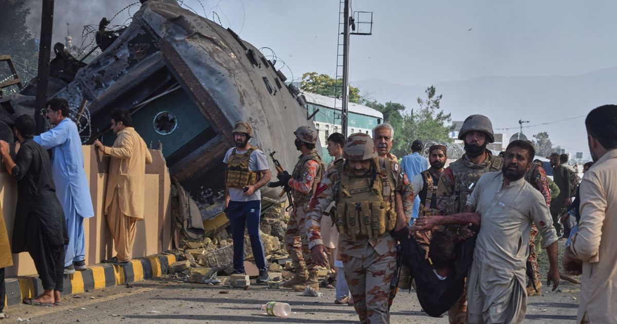 imported-skynews-train-bombing-pakistan_7256957.jpg