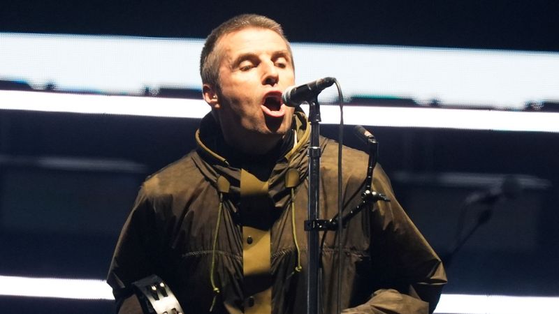 imported-skynews-oasis-cardiff_6957505.jpg