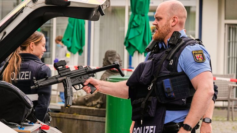 imported-skynews-submachine-gun-germany_7242683.jpg